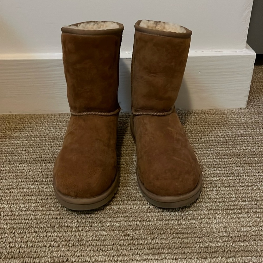 Brand New Uggs II Classic Boot women’s 6/Kids 4